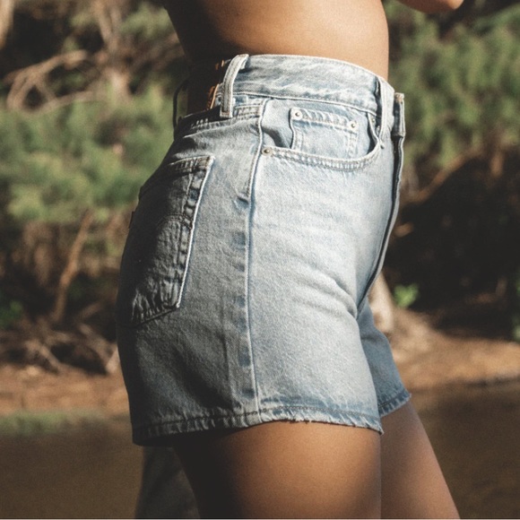 SOLD NWOT Levi’s High Loose Shorts - Picture 4 of 15